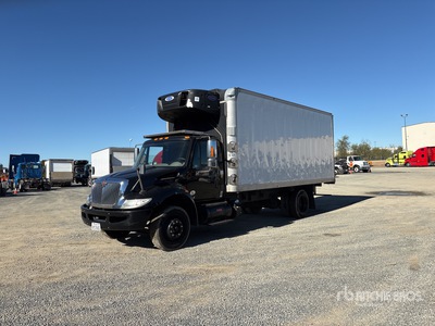 2018 International 4300 4x2 冷蔵トラック