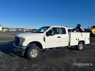 2019 Ford F-350 XL 4x4 Extended Cab Utility Truck