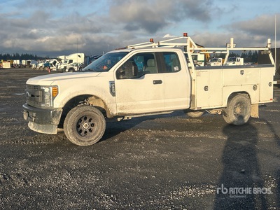 2017 Ford F-350 XL 4x4 Extended Cab Utility Truck