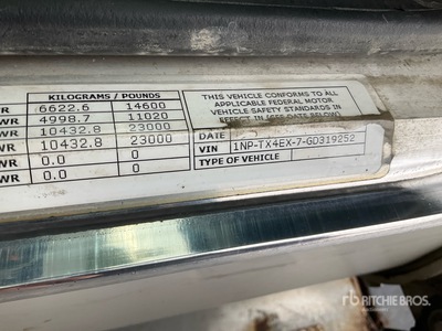 2016 Peterbilt 367 8x4 Tri/A Dump Truck