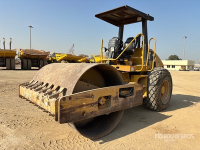 2015 Cat CS-533E Smooth Drum Compactor