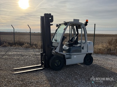 2013 Nissan YG1D2A32Q Wózek widłowy