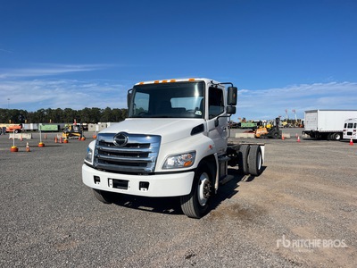 2020 Hino 268 Cabina y chasis