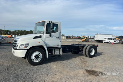 2020 Hino 268 Cabina y chasis