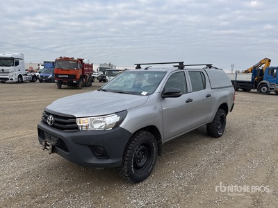 Toyota Hilux Crew Cab Pickup