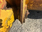 Chassis with Clavijas del cangilón al brazo elevador