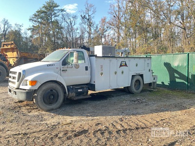 2004 Ford F-750 4x2 Service Truck