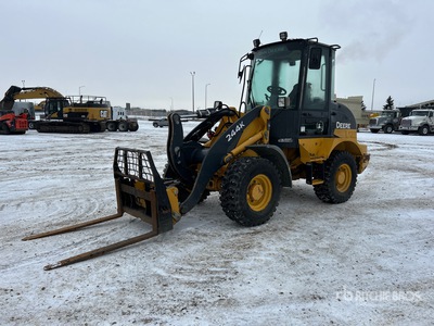 2016 John Deere 244K Radlader