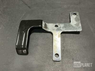 (140) Navistar 3594125C1 Mounting Brackets