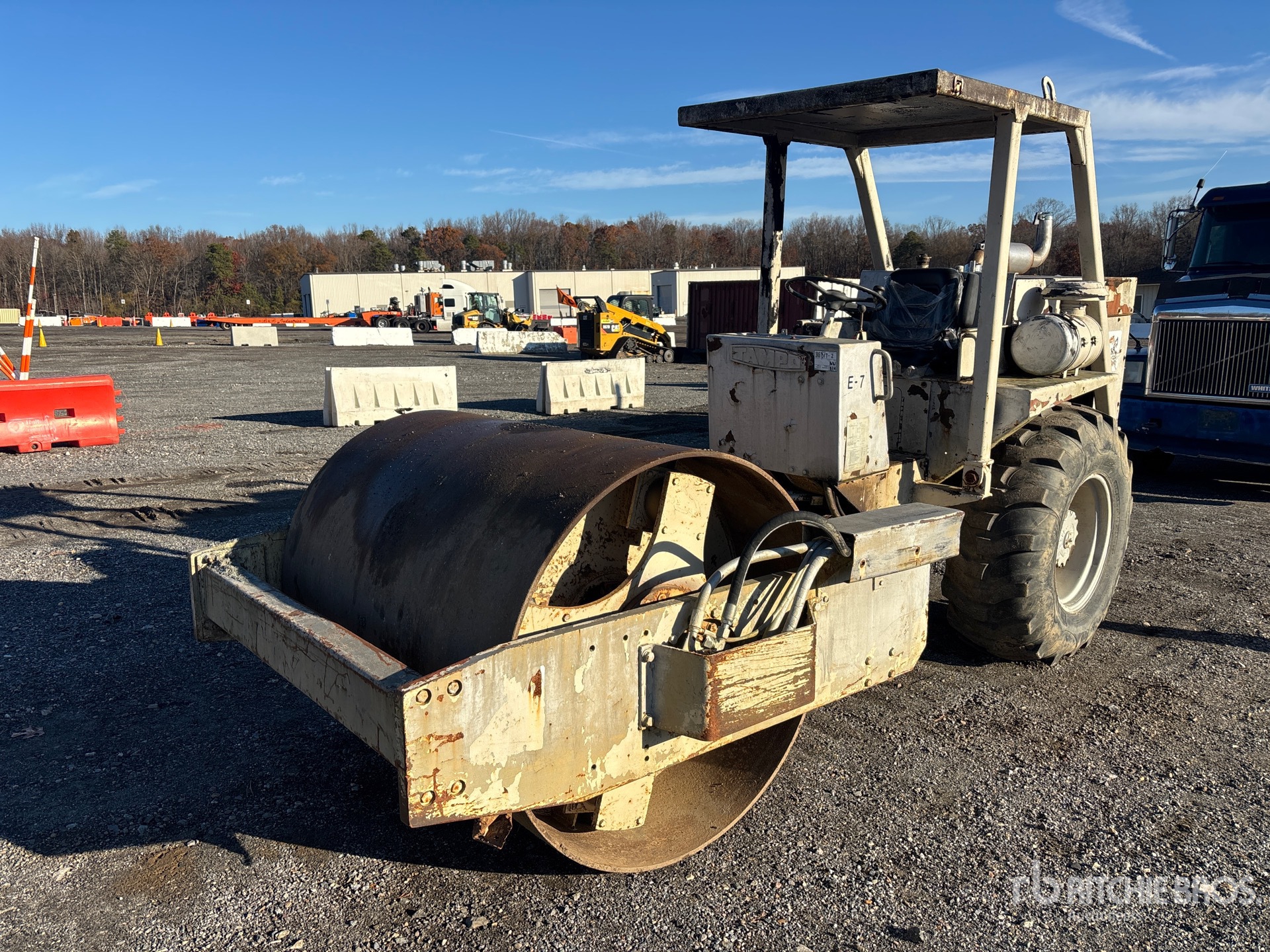 Tampo RS-16D Rullo vibrante ferro gomma