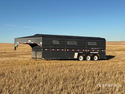 2010 Norbert 24 ft Tri/A Livestock Trailer