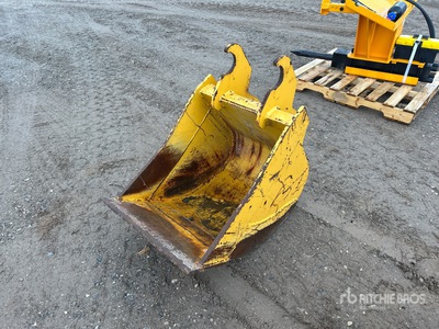 24 in Q/C Cleanup Excavator Bucket