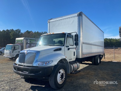 2018 International 4300 4x2 Furgoneta caja cerrada
