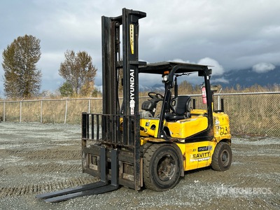 Hyundai 45DS-7 9260 lb Pneumatic Tire Forklift