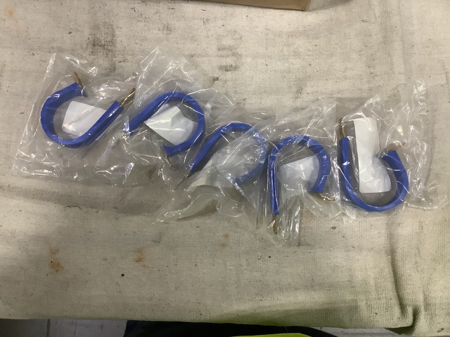 (653) UMPCO 30-289J26 Loop Clamps