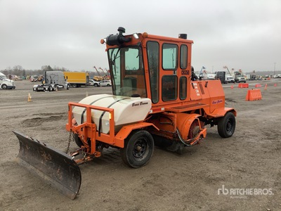 2011 Broce CRT350 Self-Propelled Broom
