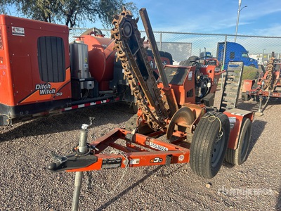 2019 Ditch Witch C24X Trancheuse w/2019 Barreto S3C Trailer