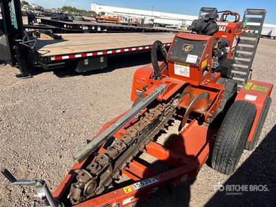 2019 Ditch Witch C24X Wykoparka w/2019 Ditch Witch S3C Trailer