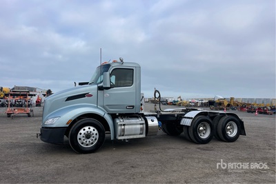 2022 Peterbilt 579 6x4 T/A Day Cab Truck Tractor