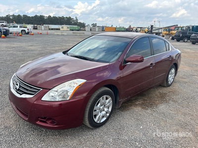 2010 Nissan Altima 自動車