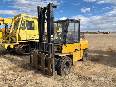 1993 Hyster H110XL 10900 lb Pneumatic Tire Forklift (Inoperable)