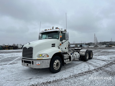 2014 Mack CXU613 6x4 T/A Dagcabine Trekker