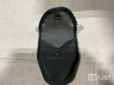 (173) Gould & Goodrich X670 Handcuff Cases