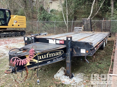 2018 Kaufman 25 ft T/A Remolque Portamaquinaria