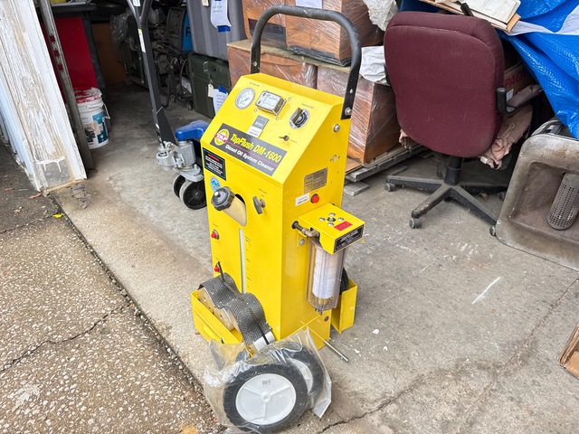 Tyson Automotive TapFlush DM-1600 Pneumatic Diesel Engine Oil Cleaner (Unused)