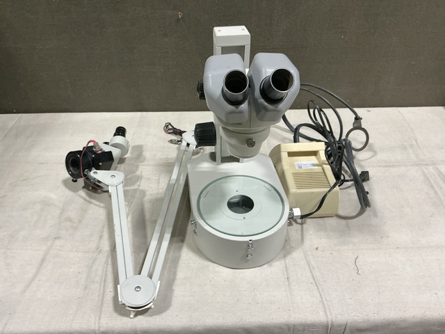 (4) Nikon Light Microscopes (4) Nikon Light Microscopes