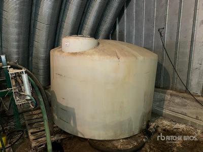 1250 gal Poly Water Tank