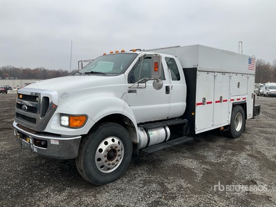 2013 Ford F-750 4x2 Extended Cab Lube Truck