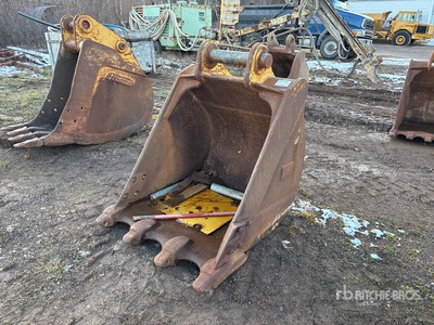44 in Digging Excavator Bucket