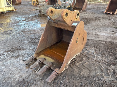 35 in Digging Excavator Bucket