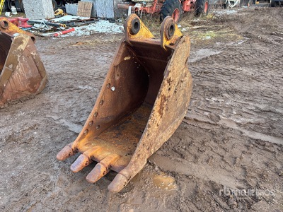 30 in Digging Excavator Bucket