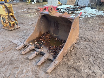 52 in Digging Excavator Bucket