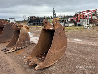 NYE 22 in Digging Excavator Bucket
