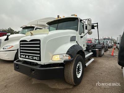 2009 Mack GU813 6x4 Abroll-Lkw