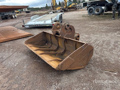 69 in Cleanup Excavator Bucket