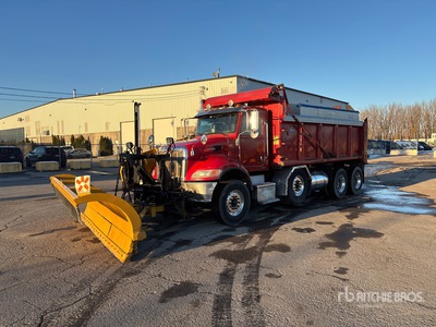 2015 Peterbilt 348 8x4 Twin-Steer Camión con pala para nieve