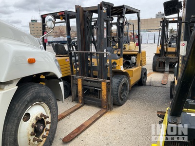 1996 Cat DP30 Pneumatic Tire Forklift (Inoperable)