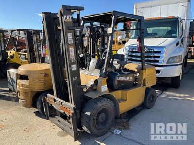 1996 Cat DP30 6000 lb Pneumatic Tire Forklift (Inoperable)