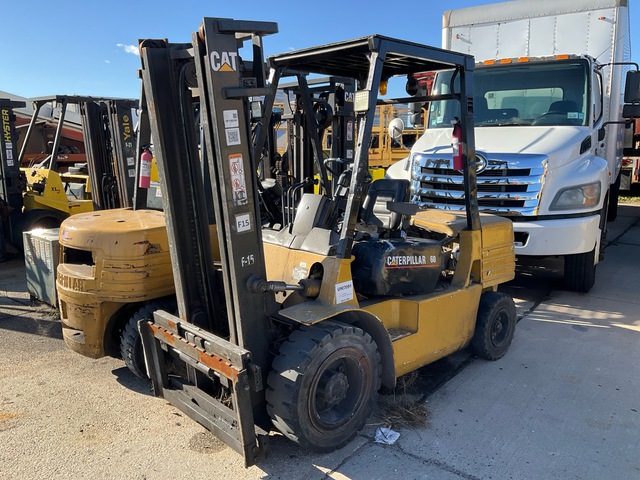 1996 Cat DP30 6000 lb Pneumatic Tire Forklift (Inoperable)