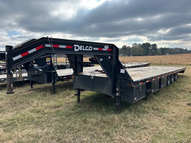 2022 Delco 30 ft Tri/A Gooseneck Flatbed Trailer