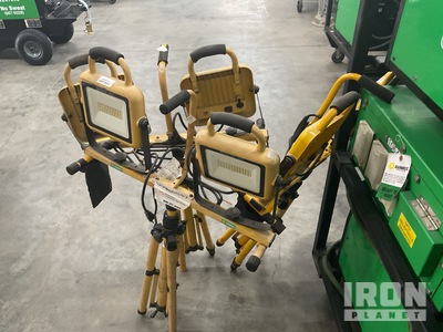 Quantity of 3  2021 NEEDMAKE FXW-0800735 light towers Light Tower