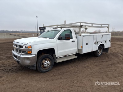 2015 Chevrolet Silverado 3500HD 4x4 Utility Truck