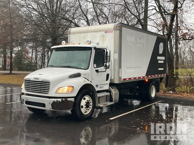 2019 Freightliner M2106 4x2 شاحنة فان