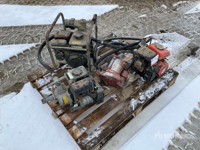 Quantity of (3) Pompe à eau