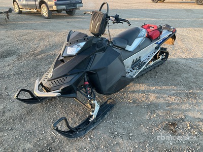 2010 Ski Doo Summit Vehículo para la nieve