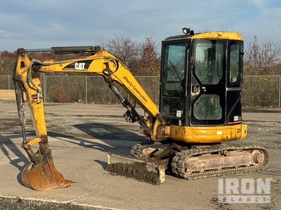 2005 Cat 303 CR حفارة صغيرة